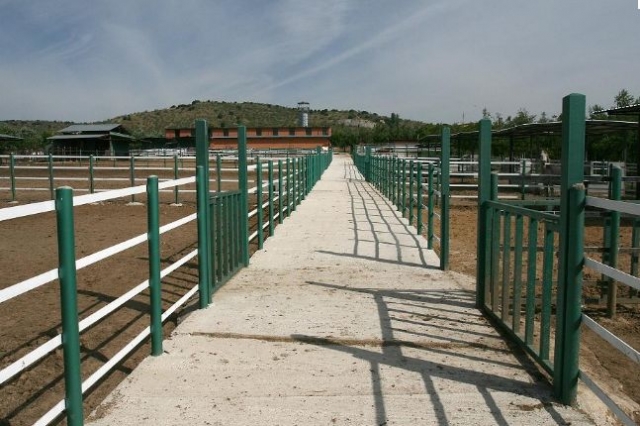  On the way to the facilities. 